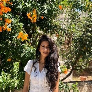 Meet your Posher, Razan